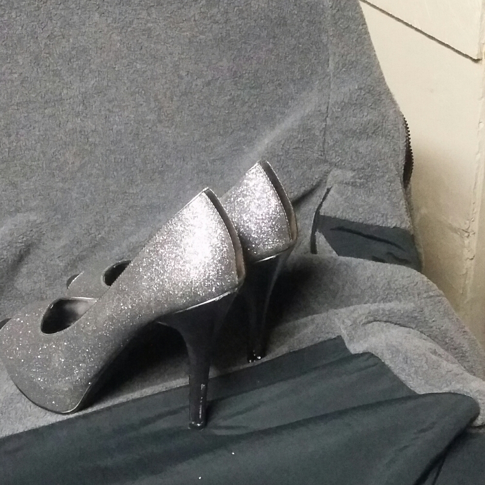 High heels - Picture 2 of 2